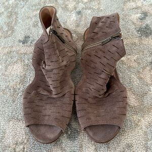 Garnet Hill Suede Peep Toe Zipper Sandal Size 40